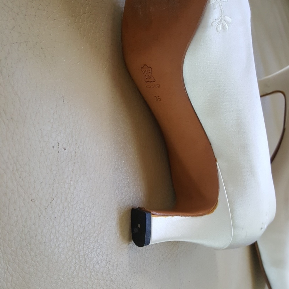 Shoes - Picture 2 of 4